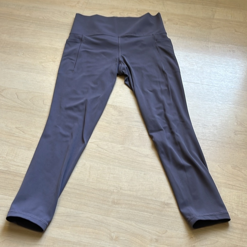 Athleta Salutation Stash Pocket II 7/8 Tight Women’s Size Small Purple